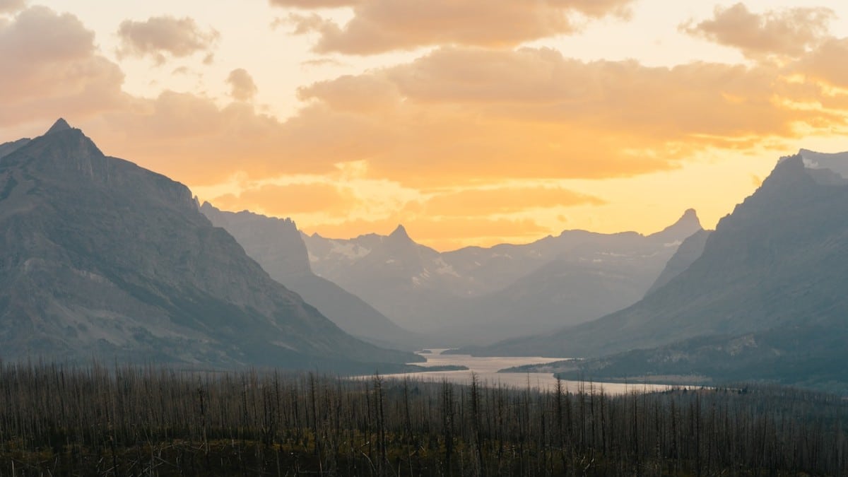 A Local S Glacier National Park Itinerary 1 To 7 Perfect Days In 2024   Silhouette Of Mountains Under Golden Sky 2589456 