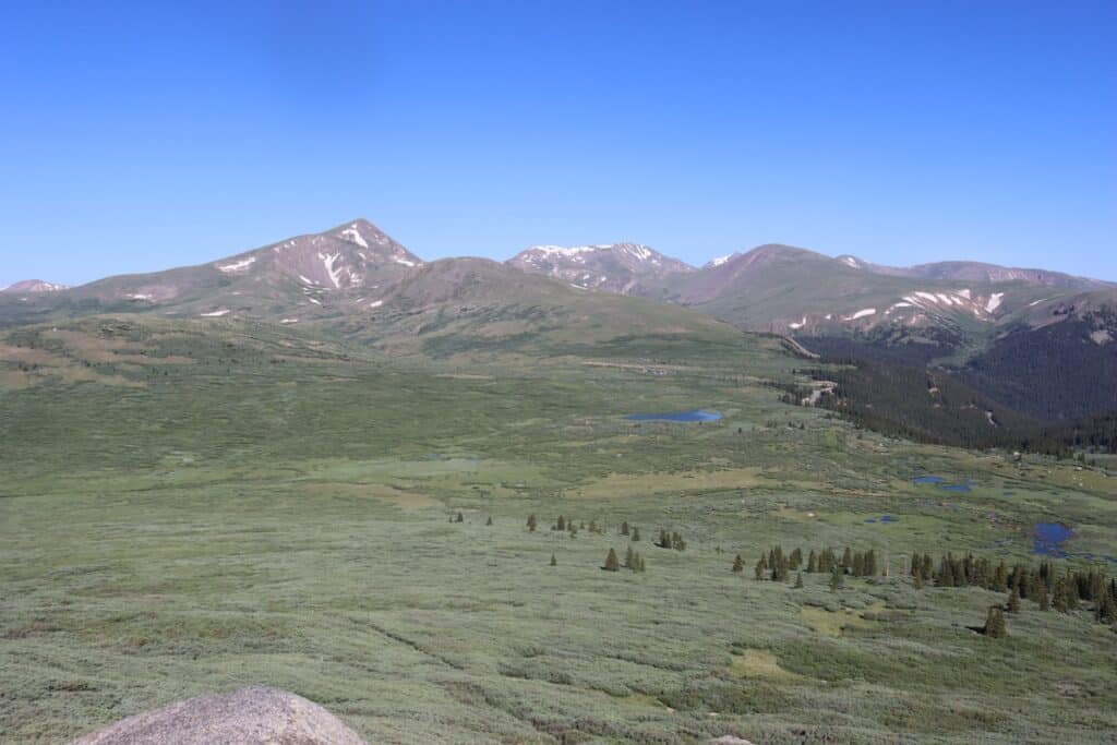 trailhead view of the mount bierstadt hike