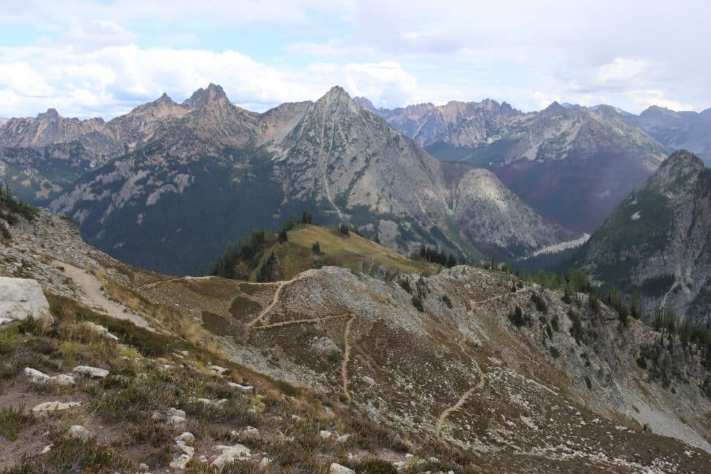 the hiking trails in north cascades national park