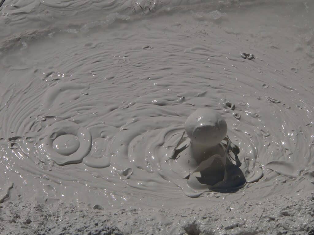 yellowstone mud pots